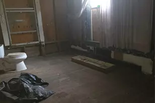 901 W 5th St, Taylor, TX 76574 - Photo 5