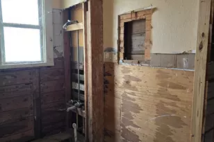 901 W 5th St, Taylor, TX 76574 - Photo 23