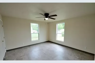 245 Cross Lake Drive, Pleasanton, TX 78064 - Photo 9
