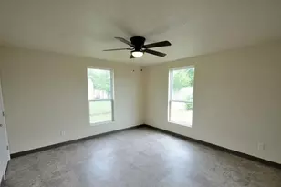 245 Crosslake Dr, Pleasanton, TX 78064 - Photo 9