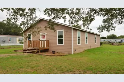 245 Cross Lake Drive, Pleasanton, TX 78064 - Photo 1