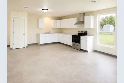245 Cross Lake Drive, Pleasanton, TX 78064 - Photo 3
