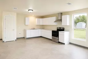 245 Crosslake Dr, Pleasanton, TX 78064 - Photo 3