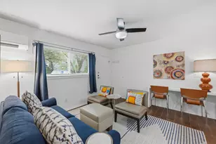 304 E 33rd St, Austin, TX 78705 - Photo 3