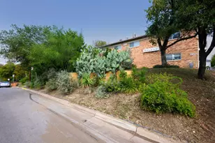 304 E 33rd St, Austin, TX 78705 - Photo 17