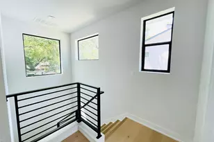 2009 Canterbury St, Austin, TX 78702 - Photo 9