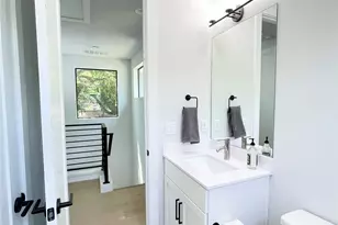 2009 Canterbury St, Austin, TX 78702 - Photo 11