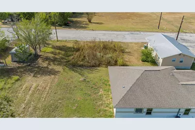 366 N Dallas Street, Giddings, TX 78942 - Photo 7