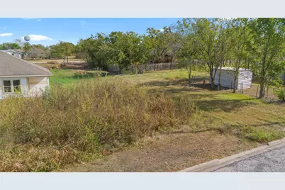 366 N Dallas Street, Giddings, TX 78942 - Photo 5