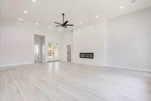 1215 Howard St, Taylor, TX 76574 - Photo 5