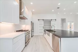 1215 Howard St, Taylor, TX 76574 - Photo 9