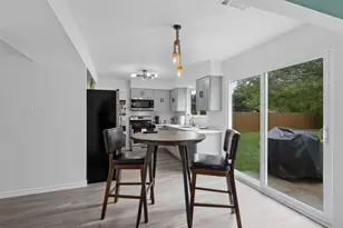 405 E Logan St, Round Rock, TX 78664 - Photo 11