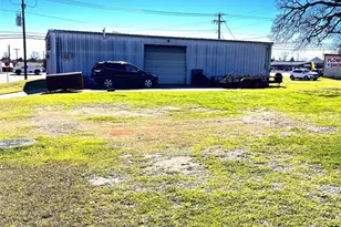 1608 W Cameron Ave, Rockdale, TX 76567 - Photo 3