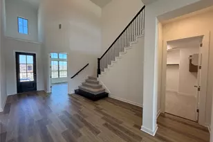 109 Statue Dr, Liberty Hill, TX 78642 - Photo 3