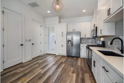 607 W Saint Johns Avenue #2, Austin, TX 78752 - Photo 5