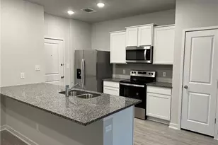 605 W South St St, Leander, TX 78641 - Photo 3