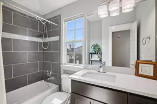 1910 E 10th St, Austin, TX 78702 - Photo 23