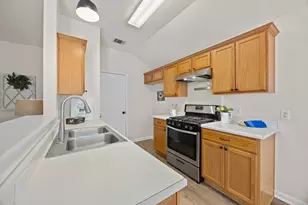 803 Sparkling Brook Ln, Leander, TX 78641 - Photo 11