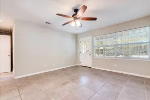 609 Cottonwod St, Lockhart, TX 78644 - Photo 5