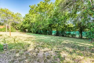 609 Cottonwod St, Lockhart, TX 78644 - Photo 23
