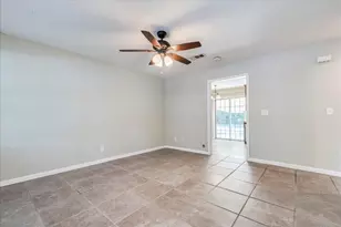 609 Cottonwod St, Lockhart, TX 78644 - Photo 3