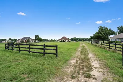 130 Cotton Rows Lane, Taylor, TX 76574 - Photo 3