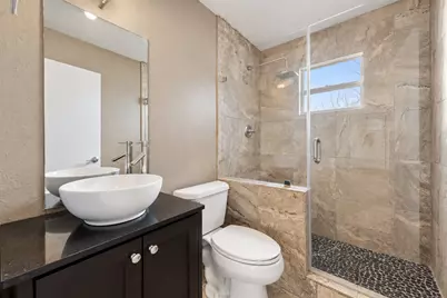 303 E Austin Avenue, Round Rock, TX 78664 - Photo 9