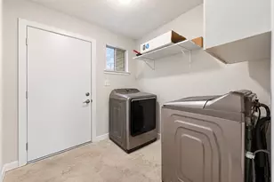 303 E Austin Ave, Round Rock, TX 78664 - Photo 7