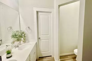 527 N Hendelson Ln, Hutto, TX 78634 - Photo 5