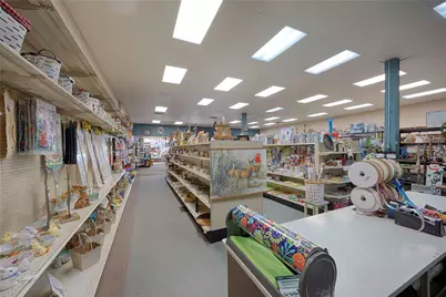 520 N Main Street, Schulenburg, TX 78956 - Photo 9