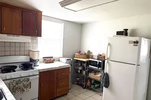 621 S Commerce St, Lockhart, TX 78644 - Photo 5