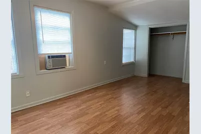 621 S Commerce Street, Lockhart, TX 78644 - Photo 5
