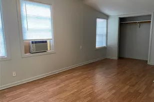 621 S Commerce St, Lockhart, TX 78644 - Photo 5
