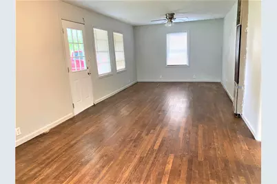 621 S Commerce Street, Lockhart, TX 78644 - Photo 3