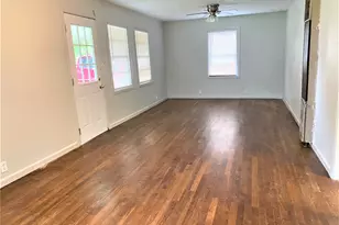 621 S Commerce St, Lockhart, TX 78644 - Photo 3