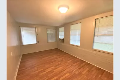 621 S Commerce Street, Lockhart, TX 78644 - Photo 7