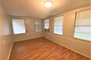 621 S Commerce St, Lockhart, TX 78644 - Photo 7