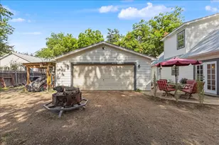 904 Spring St, Bastrop, TX 78602 - Photo 5