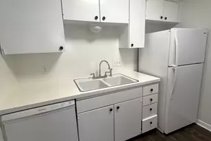 1037 E 44th St, Austin, TX 78751 - Photo 3