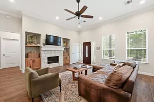 202 Cedar Hills Dr, Elgin, TX 78621 - Photo 5