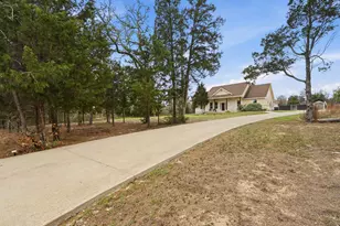 202 Cedar Hills Dr, Elgin, TX 78621 - Photo 3