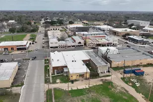 239 N Main St, Rockdale, TX 76567 - Photo 33