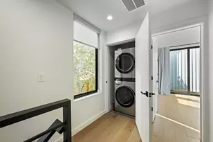 1206 Luna St, Austin, TX 78721 - Photo 33