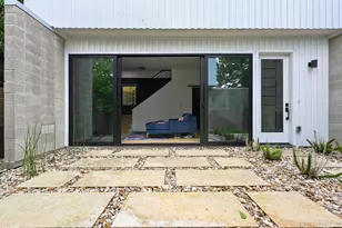1206 Luna St, Austin, TX 78721 - Photo 9