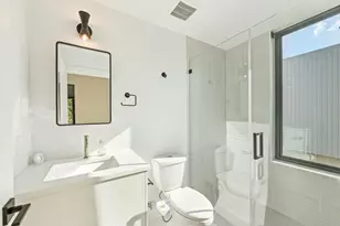 1206 Luna St, Austin, TX 78721 - Photo 31
