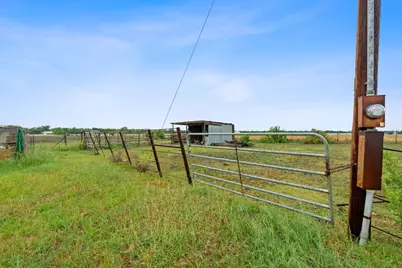 9338 E San Marcos Highway, Fentress, TX 78622 - Photo 29