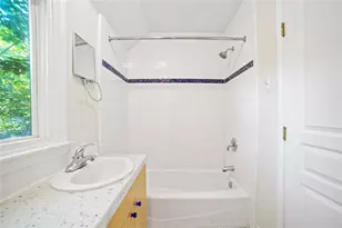 2716 E 22nd St, Austin, TX 78722 - Photo 7