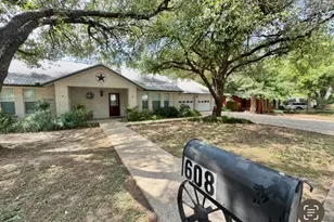 608 Mogonye Ln, Elgin, TX 78621 - Photo 1