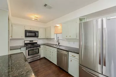 801 E 3rd Street, Georgetown, TX 78626 - Photo 9