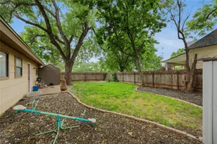 801 E 3rd St, Georgetown, TX 78626 - Photo 23